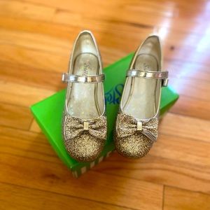 Girls size 2 gold glitter shoes